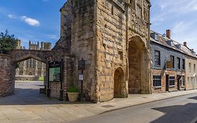 The Ancient Gatehouse & Rugantino Restaurant